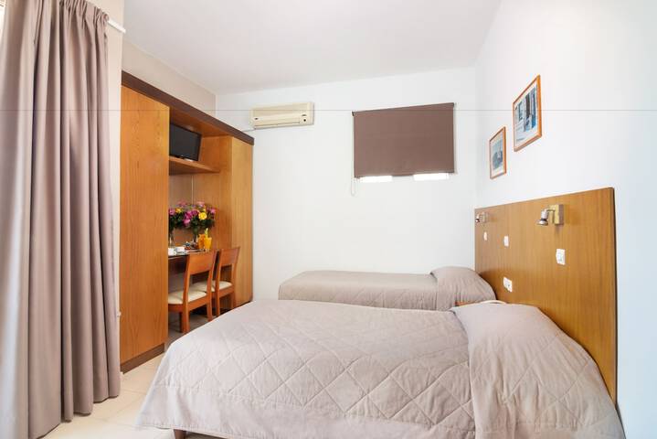 Room 7 of 80