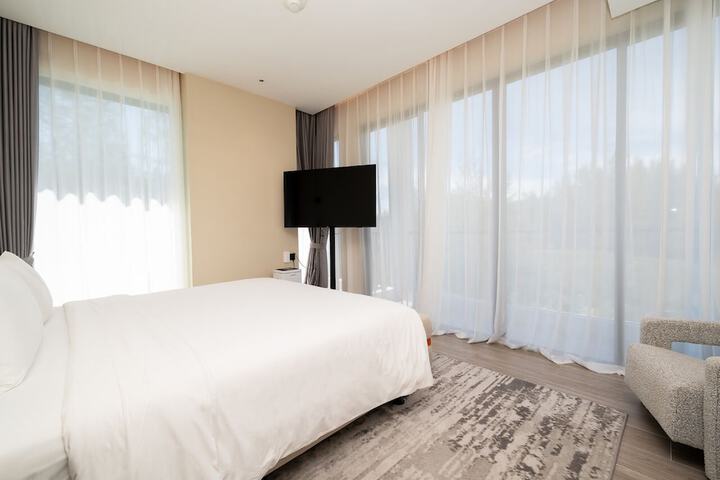 Room 25 of 133