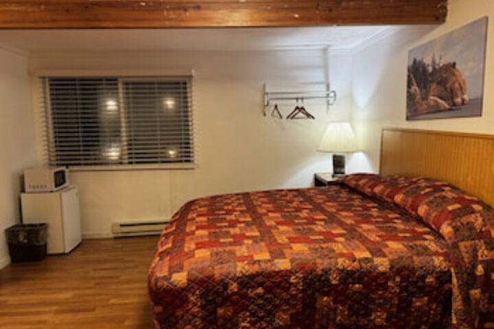 Room 43 of 168
