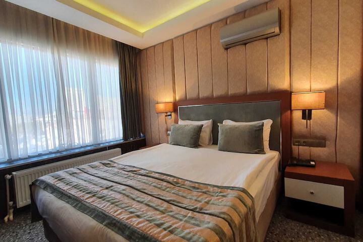 Room 11 of 21