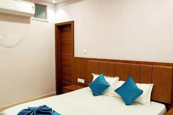 Room 10 of 35