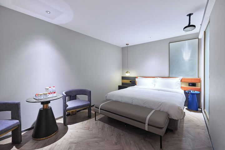 Room 30 of 52