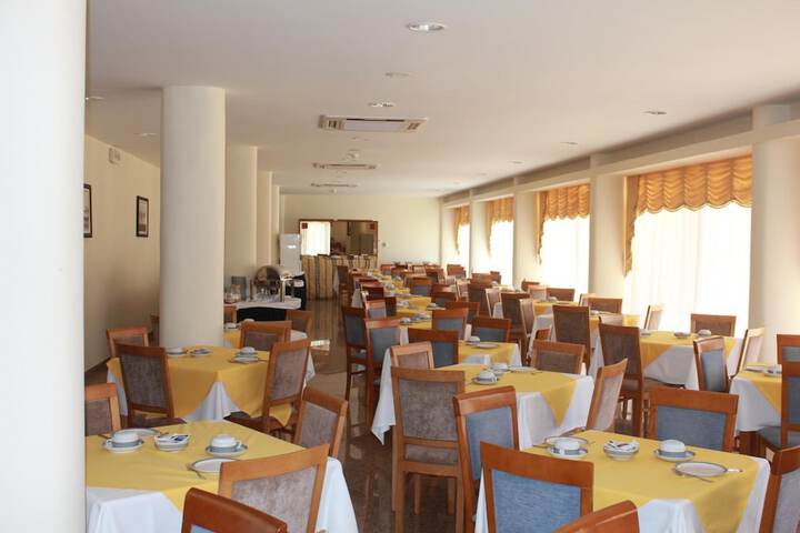 Dining 43 of 60