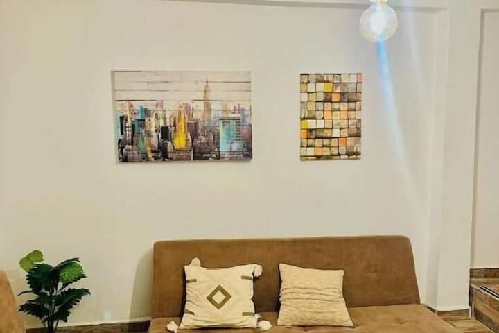 Room 6 of 14