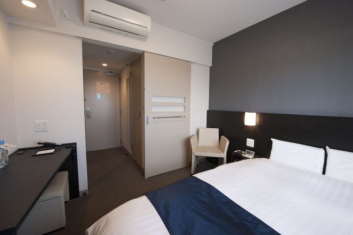 Room 13 of 69