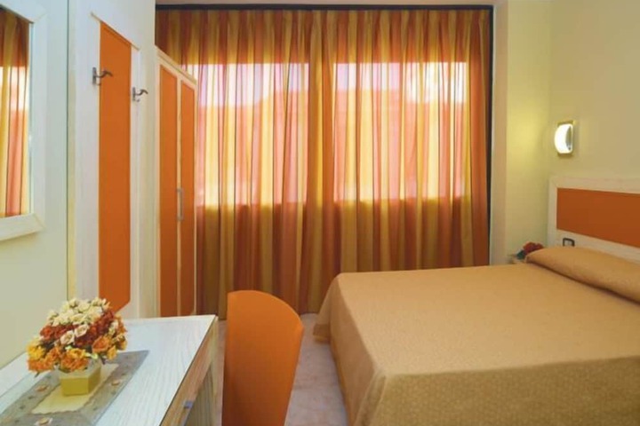 Room 12 of 36