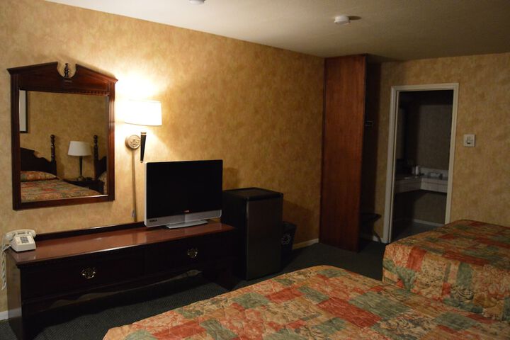 2 Queen Beds (2 of 18)