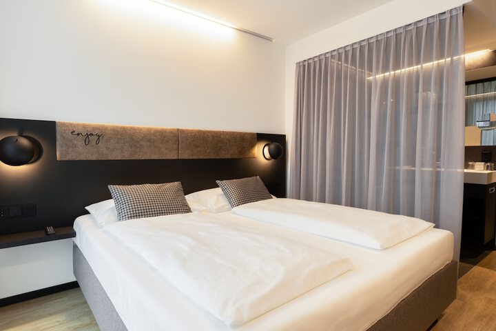 Room 28 of 111
