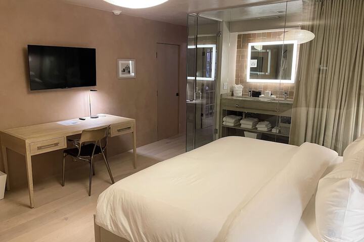 Room 20 of 65