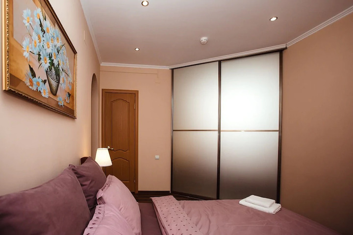 Room 5 of 8