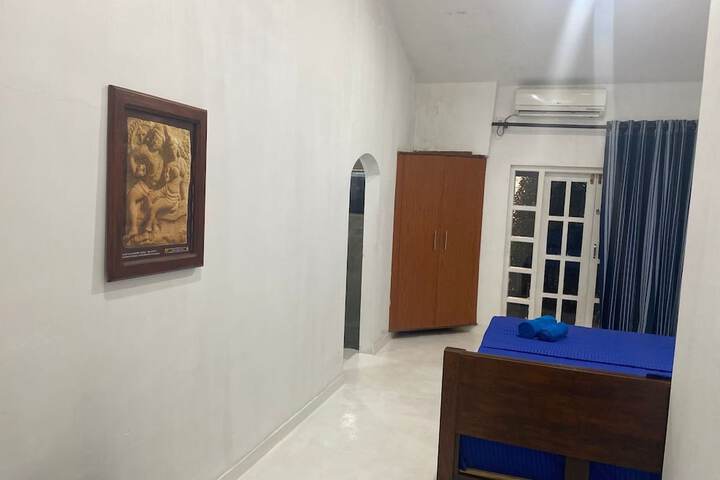 Room 13 of 47