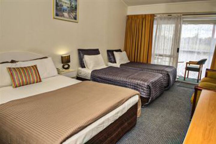 Room 13 of 32