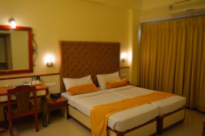 Room 7 of 32