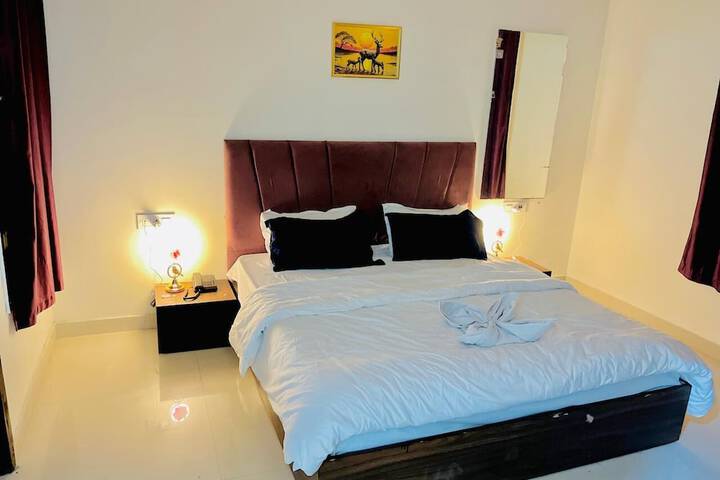 Room 4 of 7