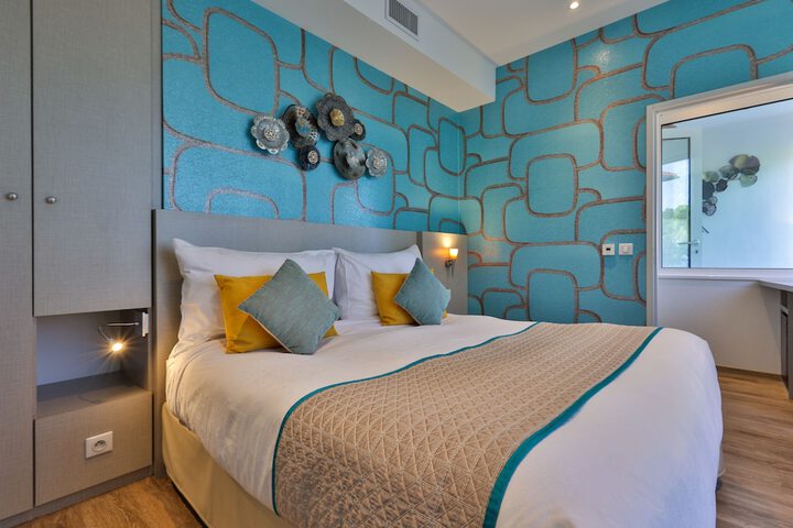 Room 35 of 77
