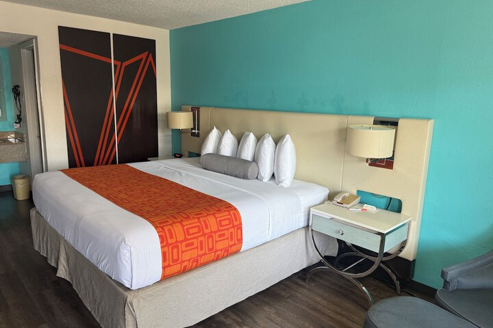 Room 7 of 13