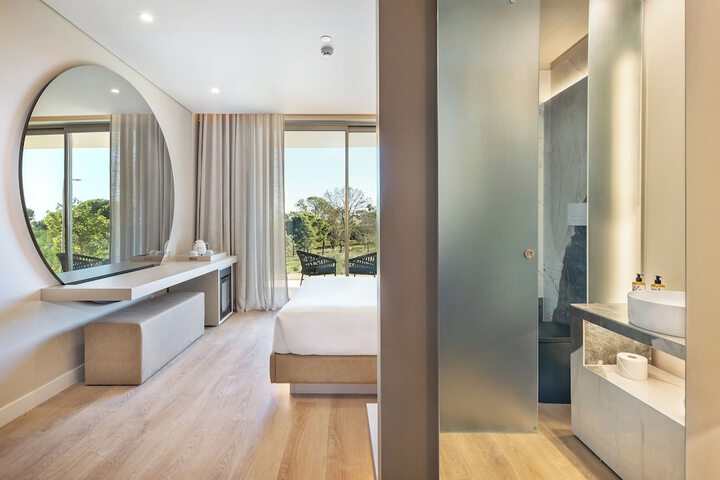 Room 8 of 120