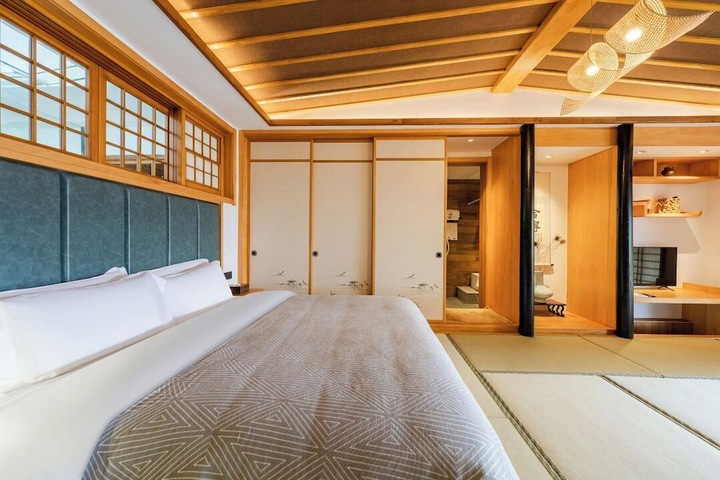 Room 42 of 259