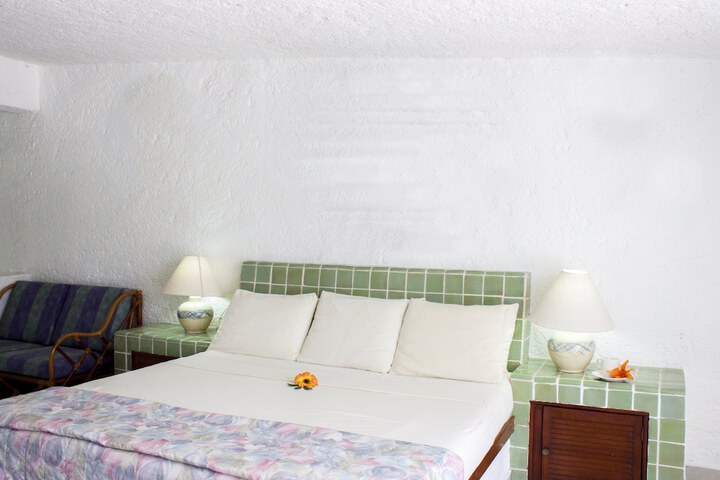 Room 4 of 28