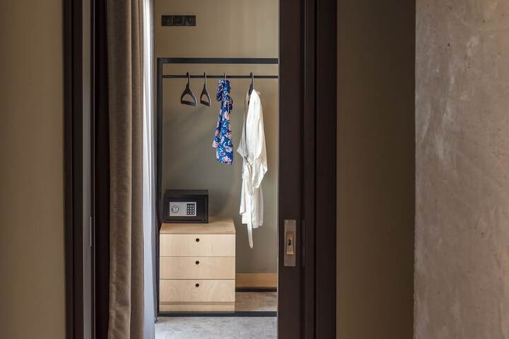 Room 6 of 52