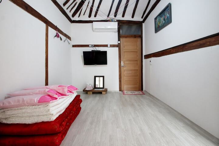 Room 15 of 76
