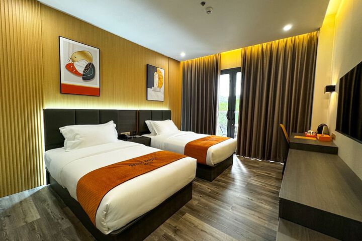 Room 4 of 18