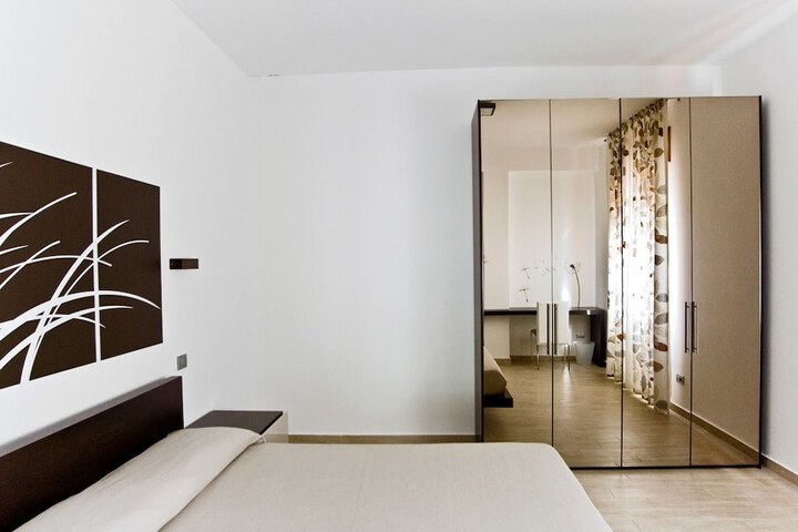 Room 5 of 27