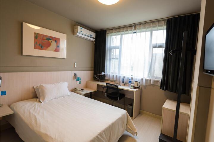Room 7 of 31