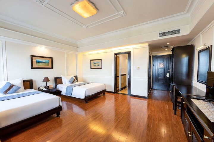Room 18 of 151