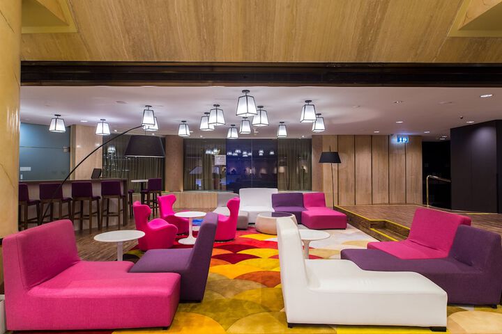 Lounge 59 of 64