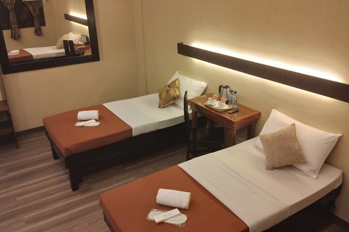 Room 7 of 16