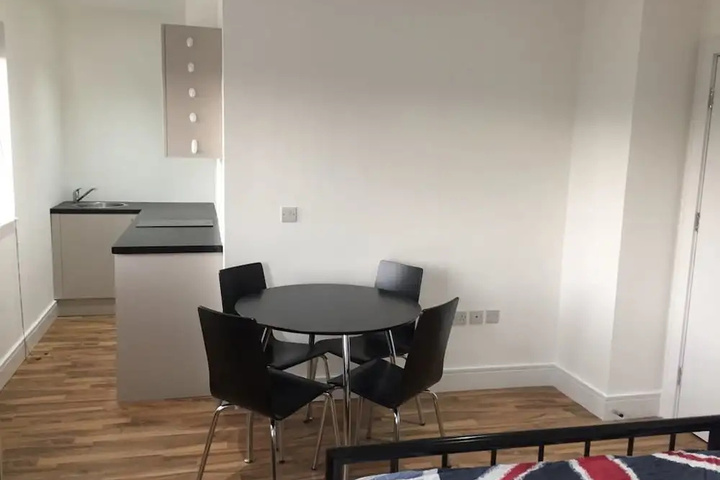Room 6 of 11