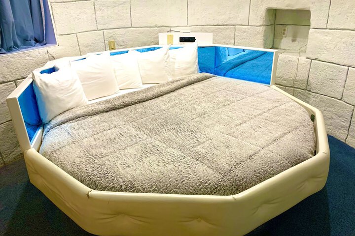 Room 44 of 293