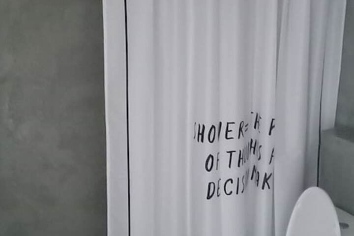 Room 13 of 22