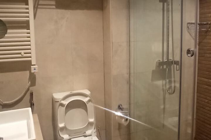 Room 6 of 13