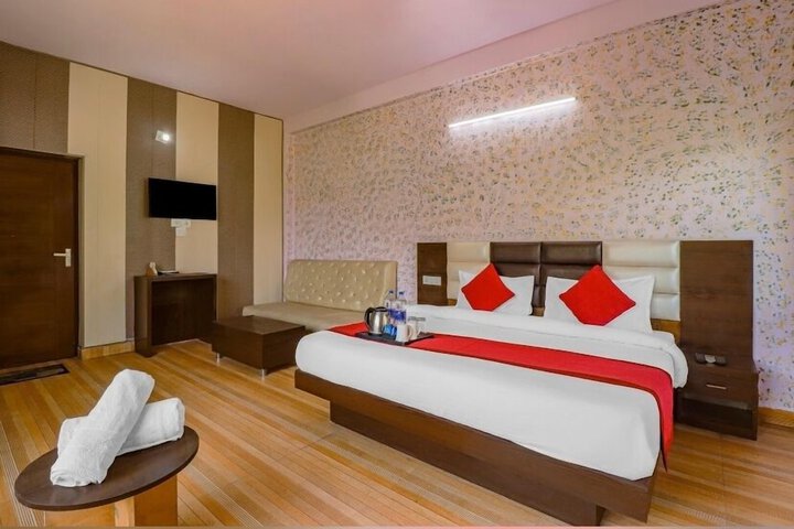 Room 3 of 8