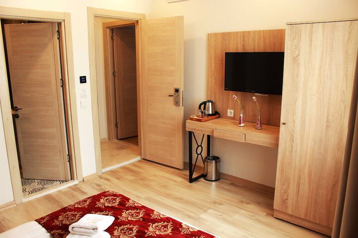 Room 28 of 46