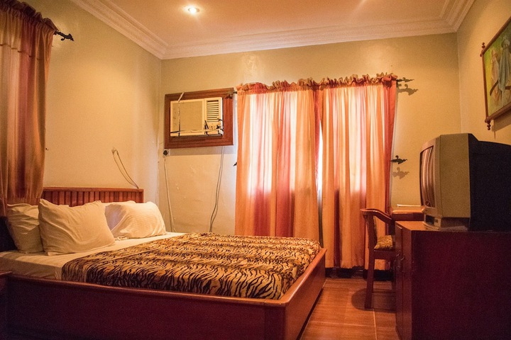 Room 11 of 38