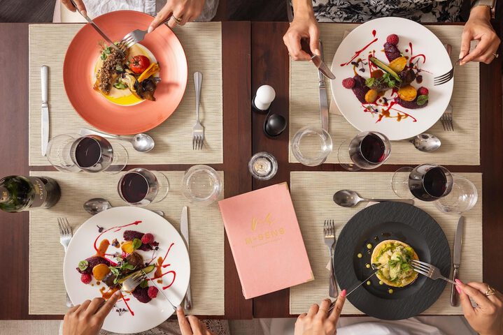 Dining 53 of 100
