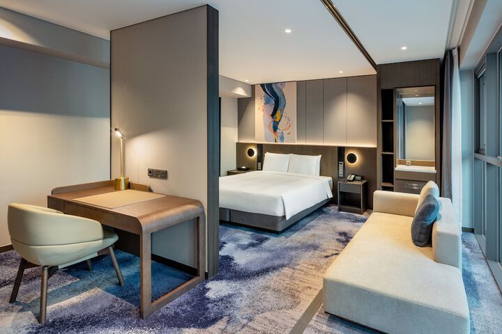 Room 8 of 27