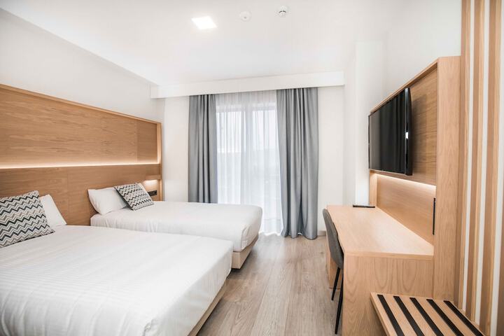 Room 9 of 30