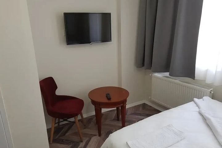 Room 3 of 17