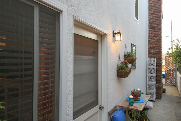 Hotel Exterior 77 of 79