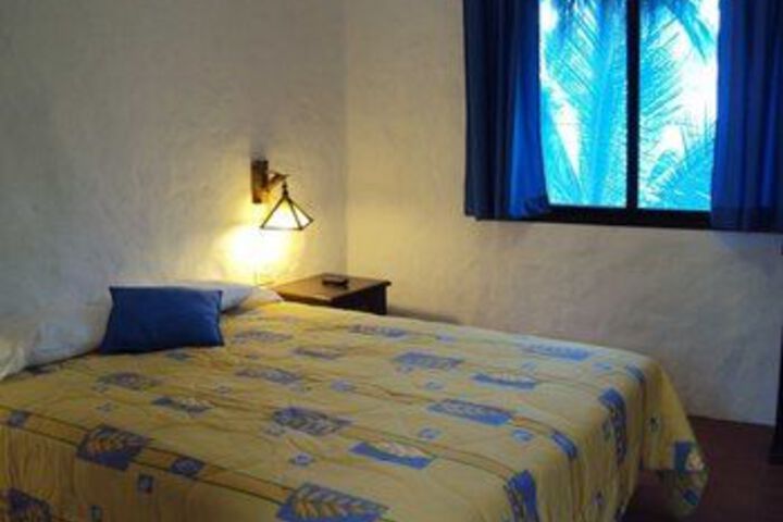 Room 6 of 12
