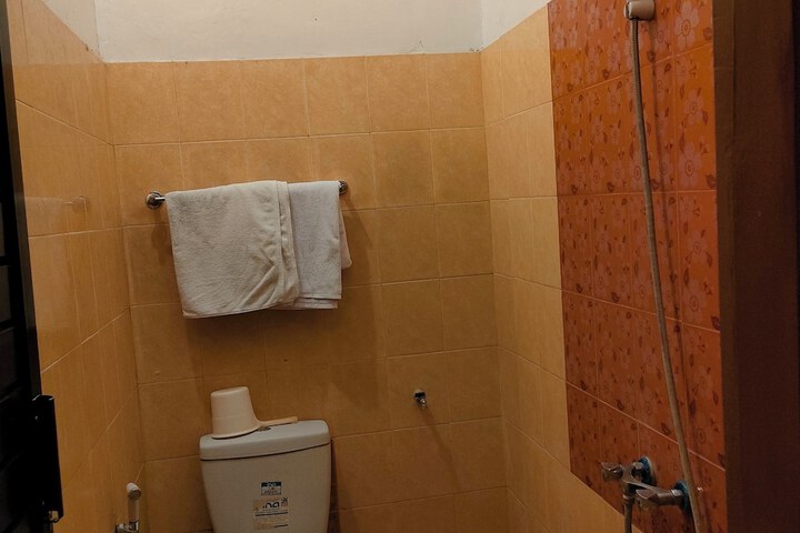 Room 12 of 16
