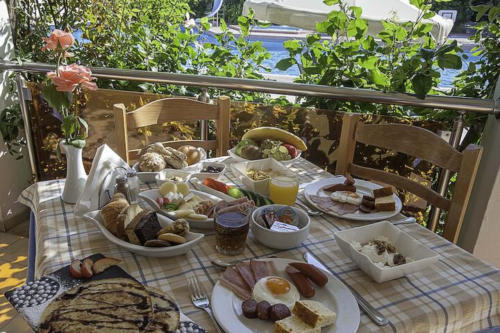 Breakfast meal