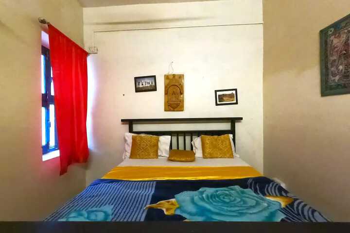 Room 4 of 10