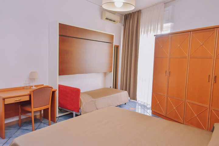 Room 19 of 79