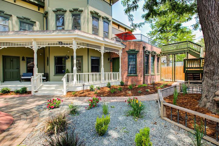 Hotel Exterior 100 of 112