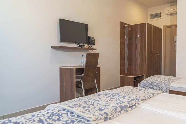 Room 10 of 45